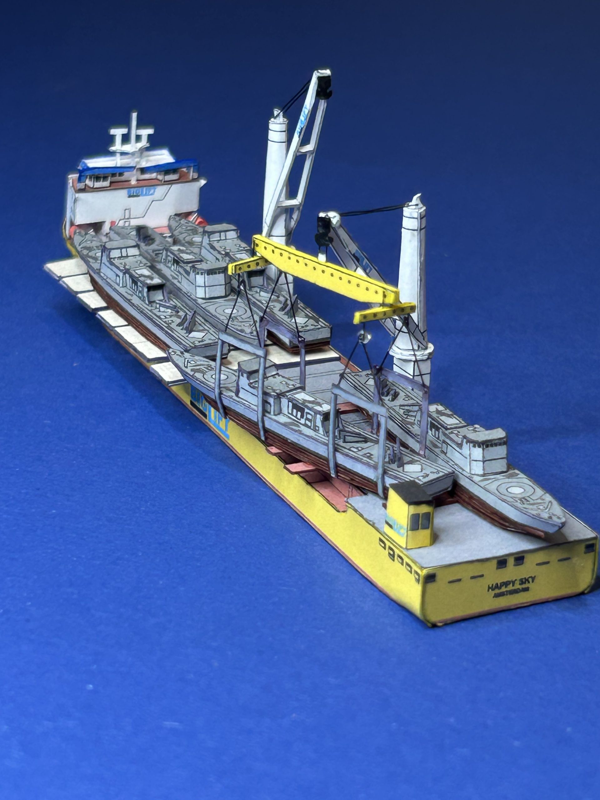 1/1250 Heavy Load Carrier HAPPY SKY, Paper Model - Image 2