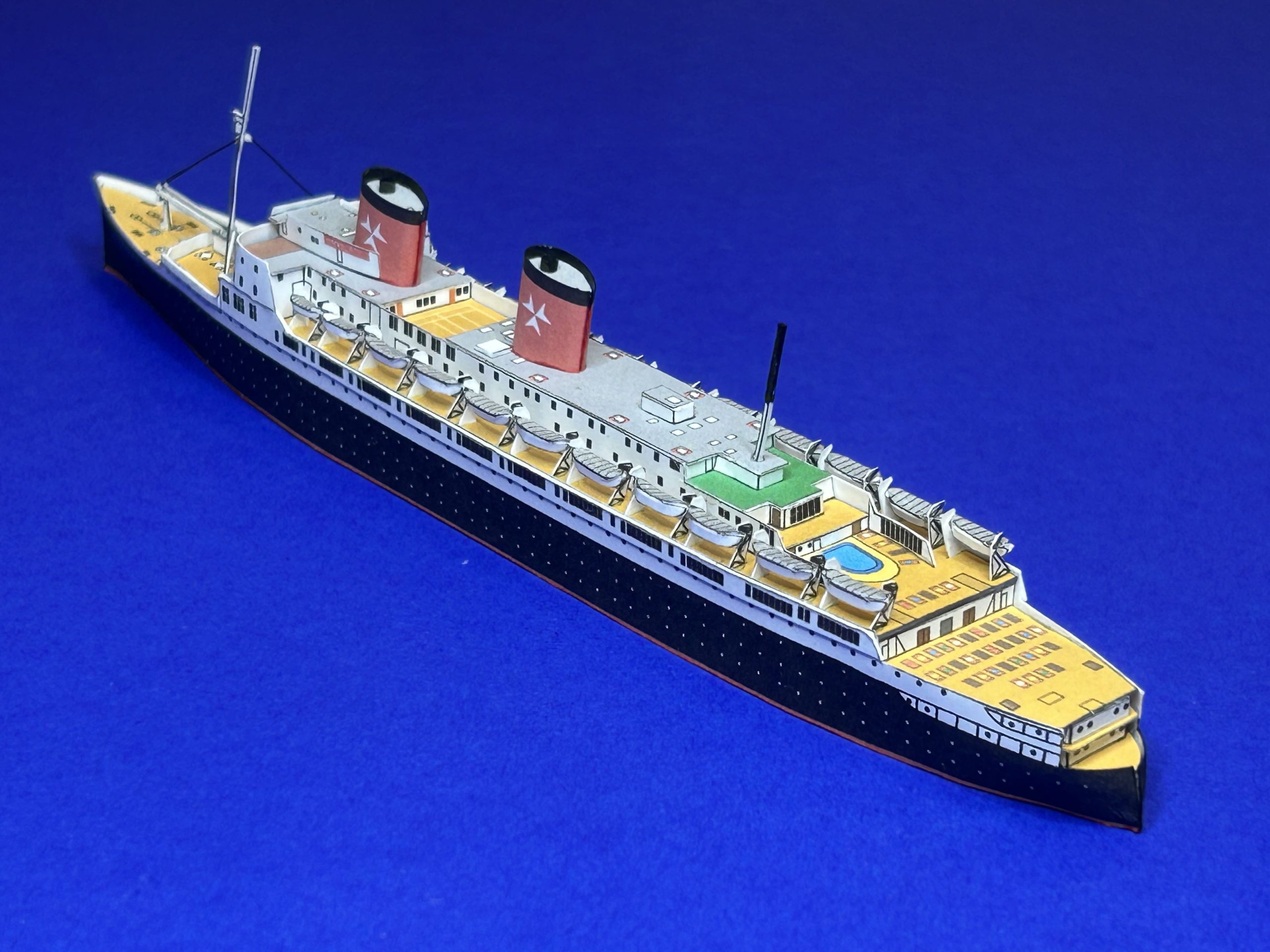 1/1250 German Passenger Ship HANSEATIC, Paper Model - Image 3