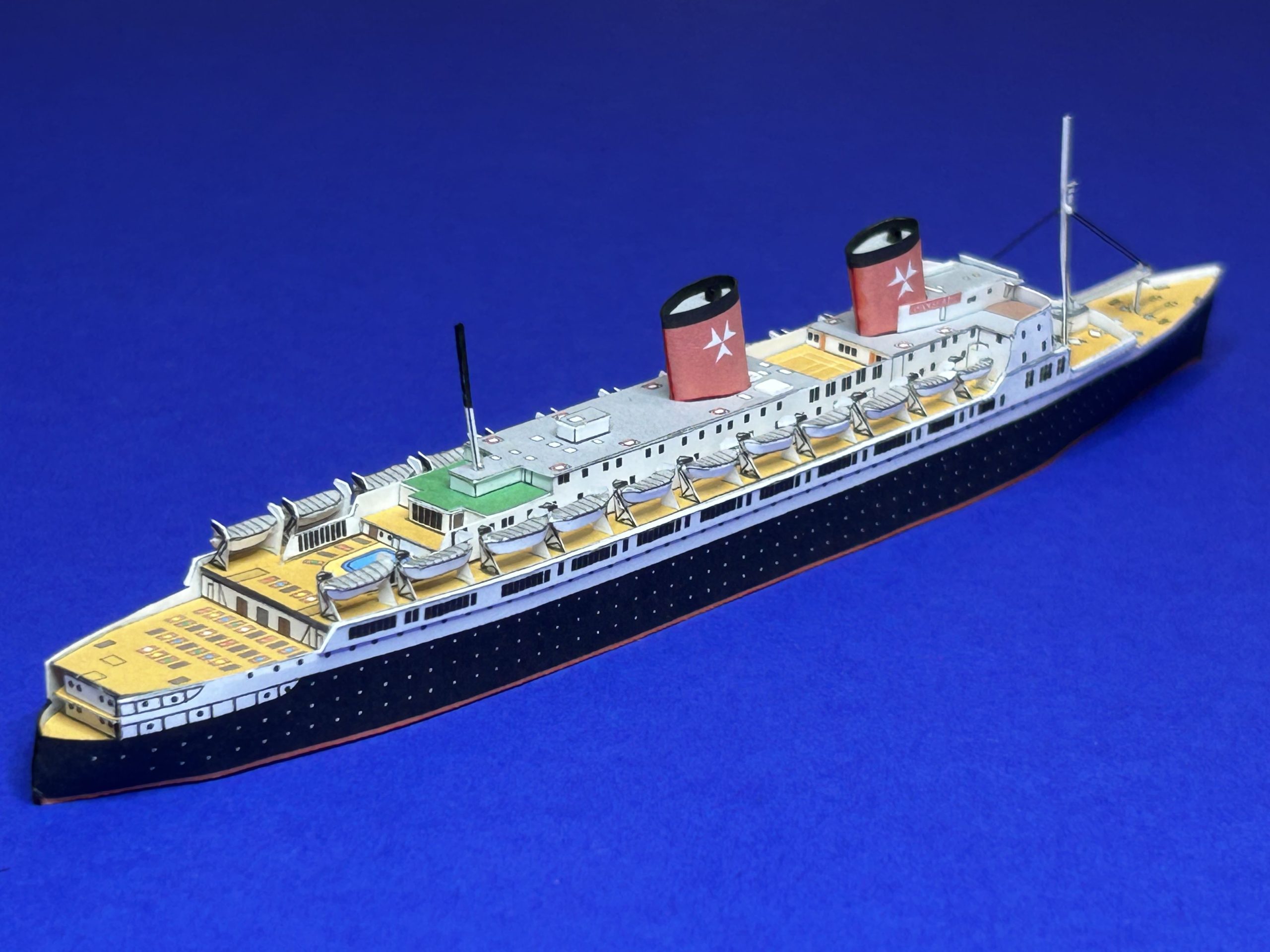 1/1250 German Passenger Ship HANSEATIC, Paper Model - Image 4