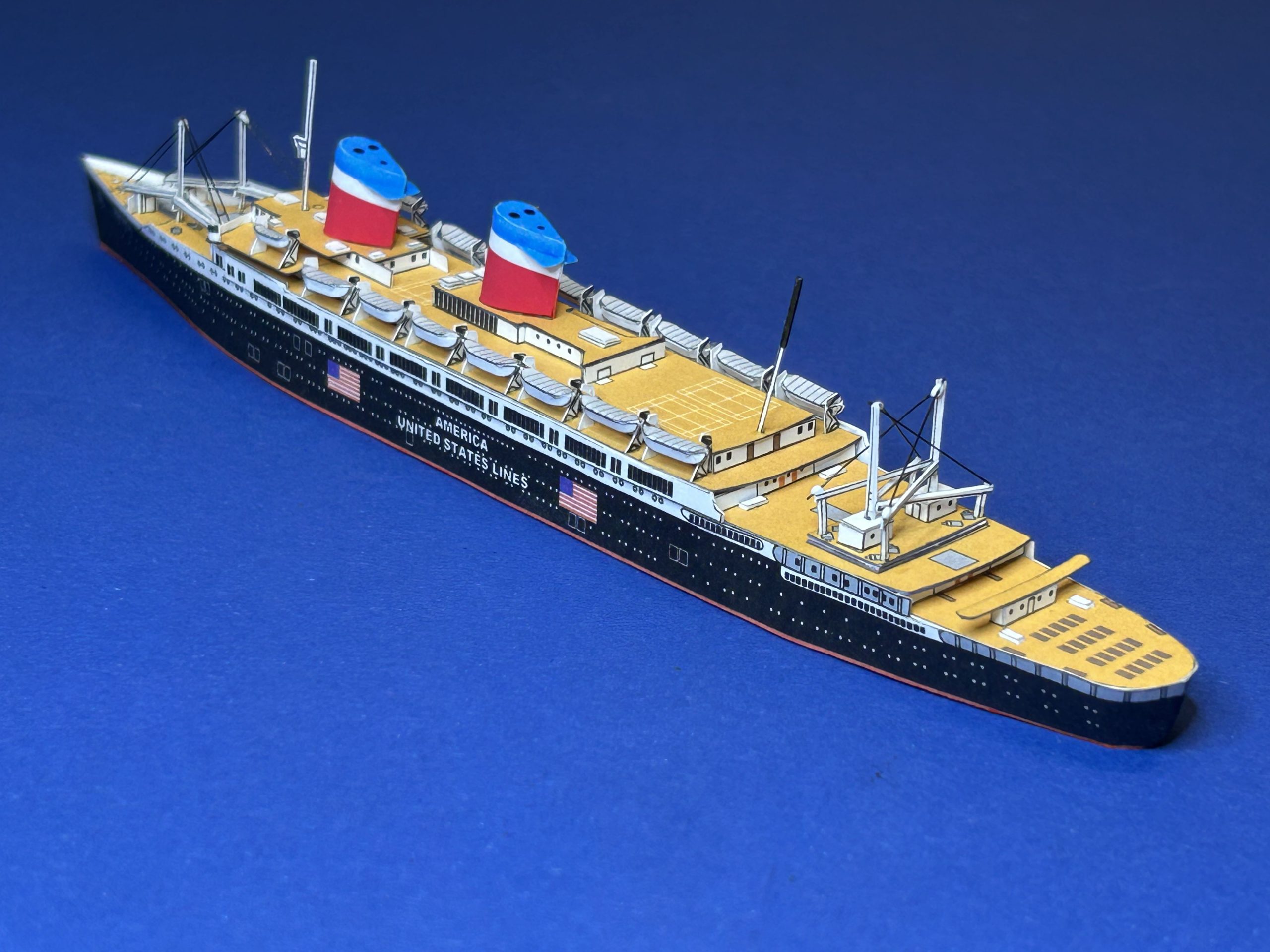 1/1250 US Passenger Ship AMERICA (1940) with lettering on the hull, Paper Model - Image 3